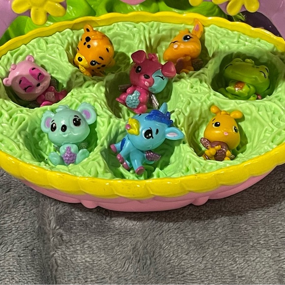 Hatchimals Colleggtibles Hatchery Nursery Playset, Basket, Hidden Scene Egg - Picture 3 of 11